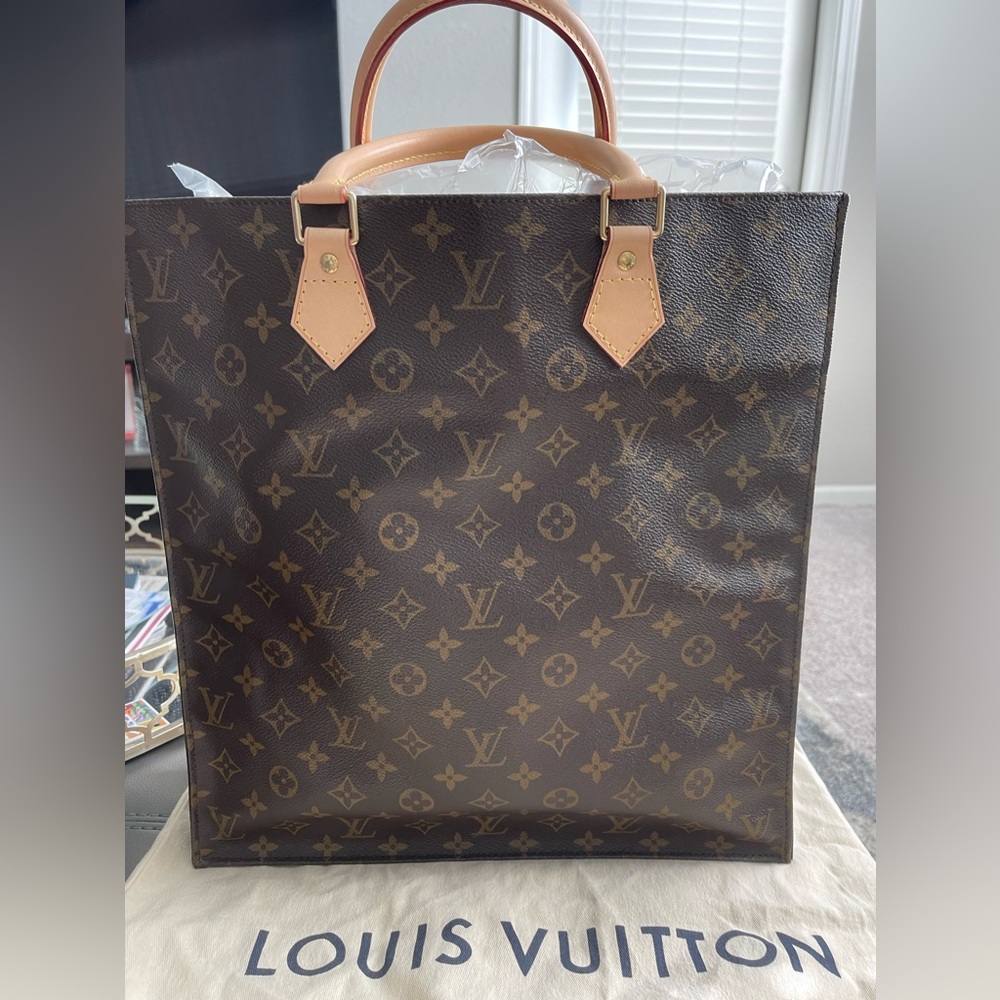 Louis Vuitton Sac Plat